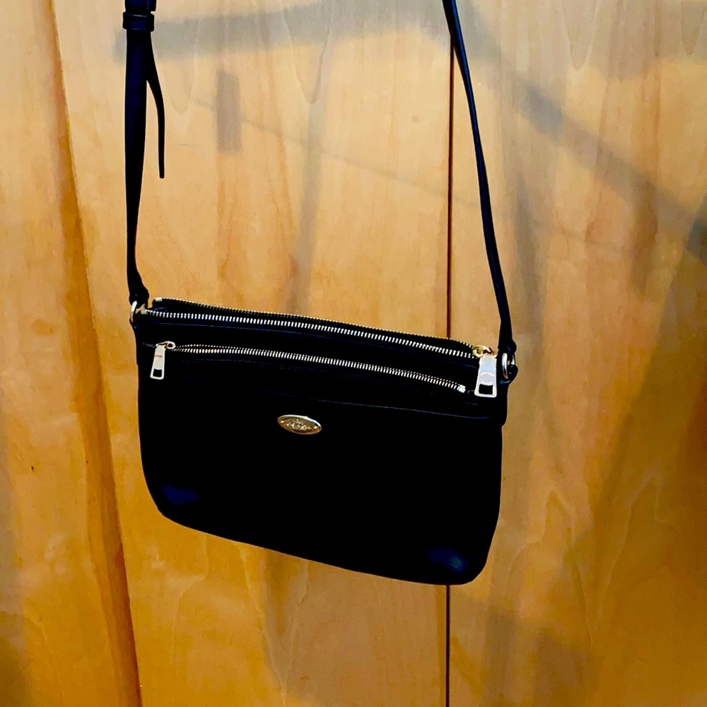 COPY - Woman’s purse coach